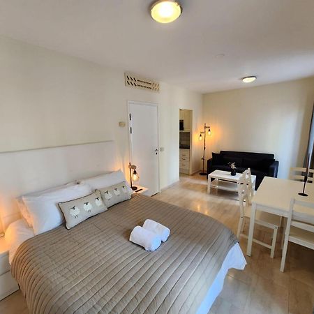 New With Ac Central Suites With Pool Access And Squash Courts! Sleeps Family Or 4 Guests Gibraltar Exterior foto