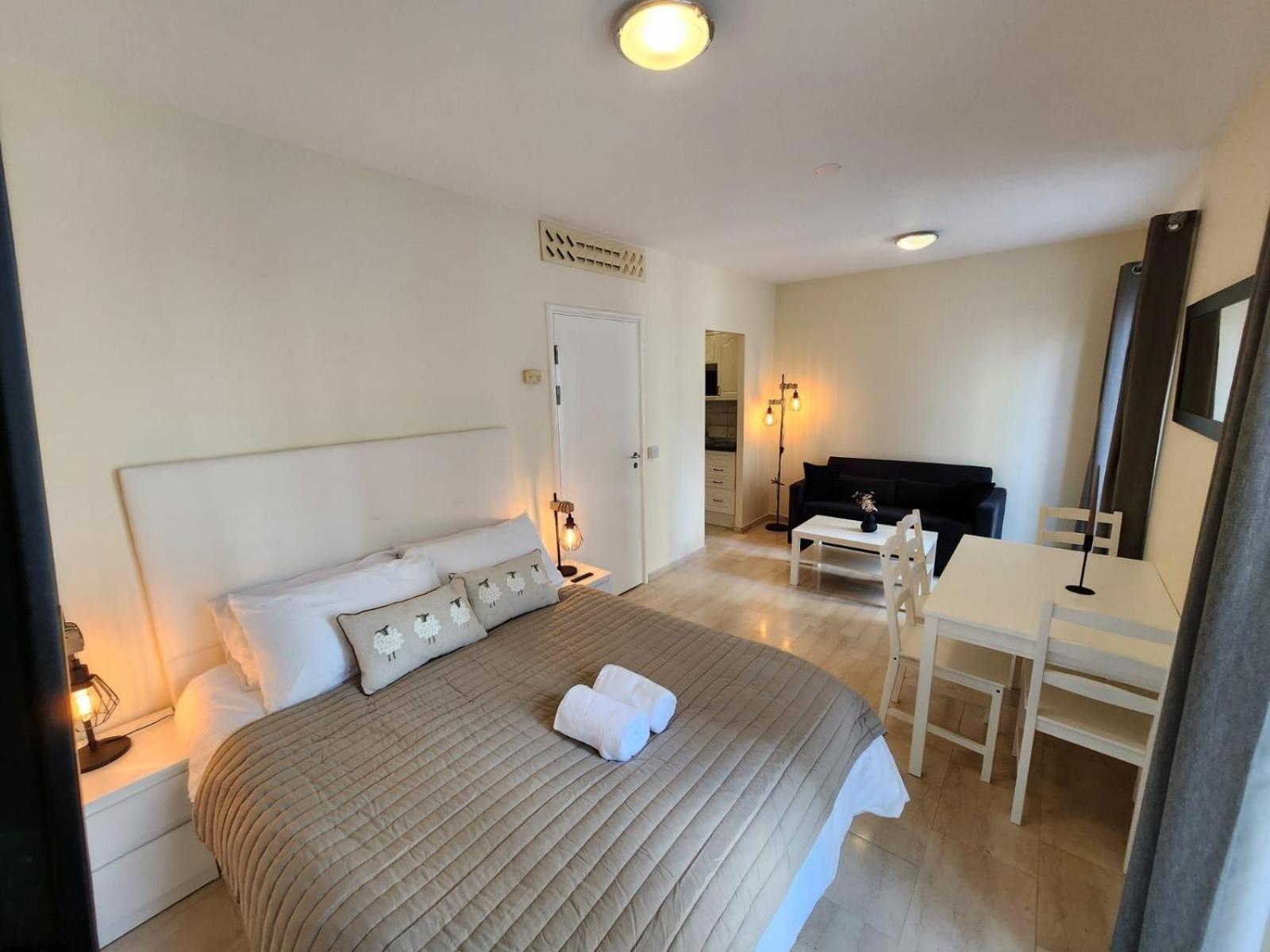 New With Ac Central Suites With Pool Access And Squash Courts! Sleeps Family Or 4 Guests Gibraltar Exterior foto