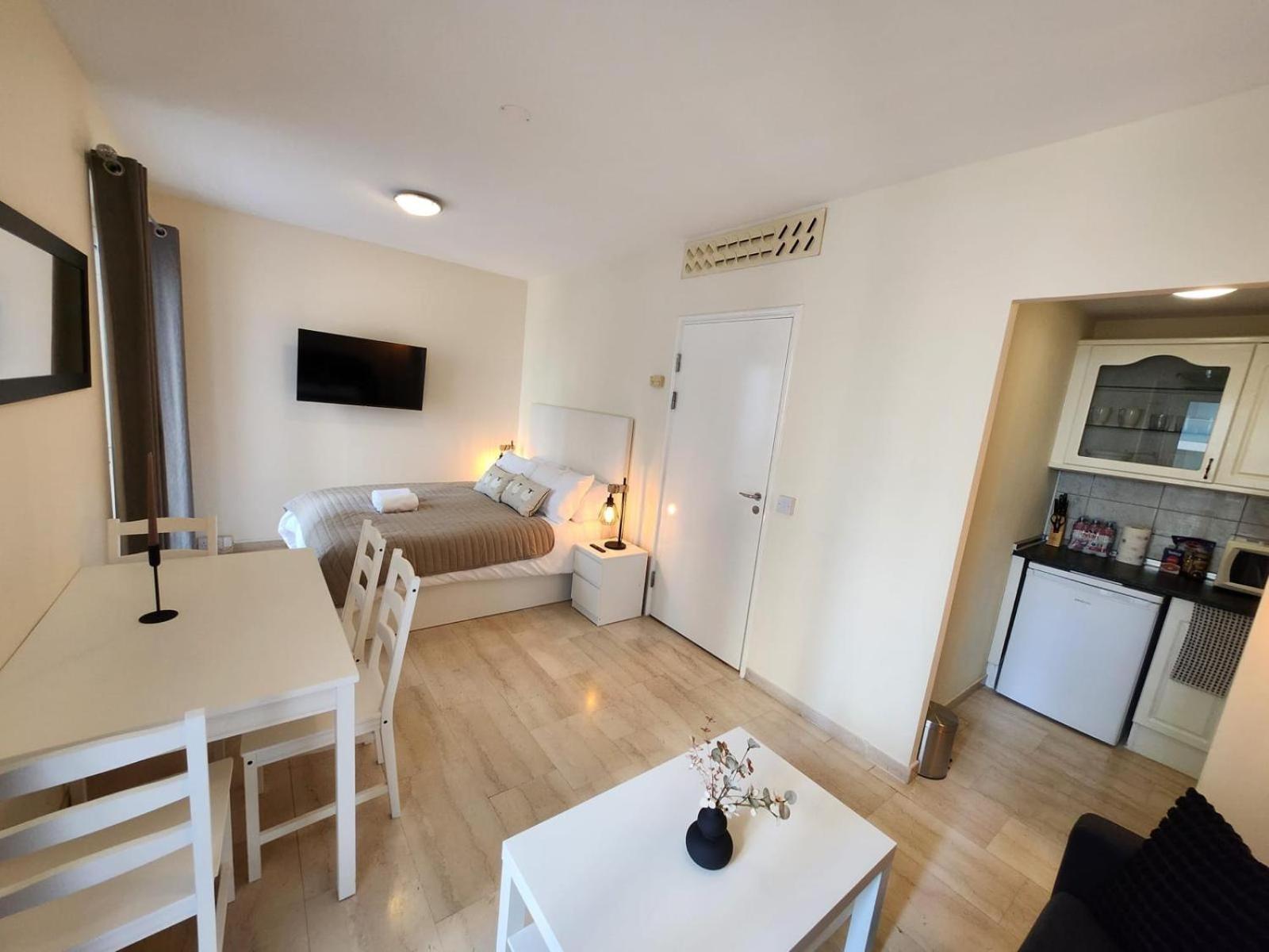 New With Ac Central Suites With Pool Access And Squash Courts! Sleeps Family Or 4 Guests Gibraltar Exterior foto