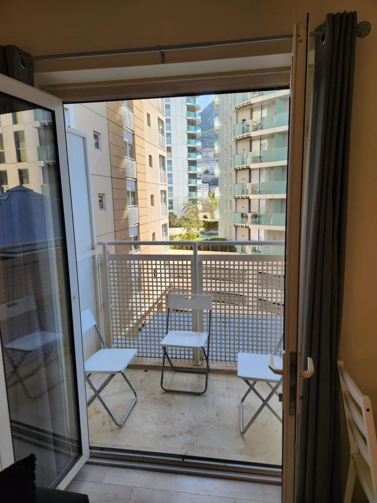New With Ac Central Suites With Pool Access And Squash Courts! Sleeps Family Or 4 Guests Gibraltar Exterior foto